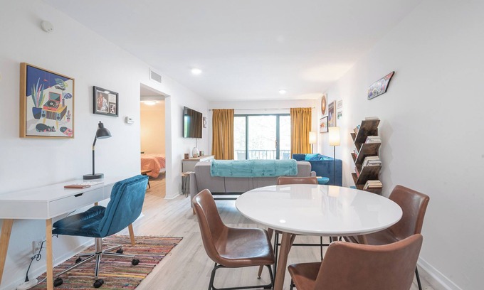 Germantown Condominio | Top Floor Condo in Germantown Memphis - Pool & Convenient to Hospitals & MORE!