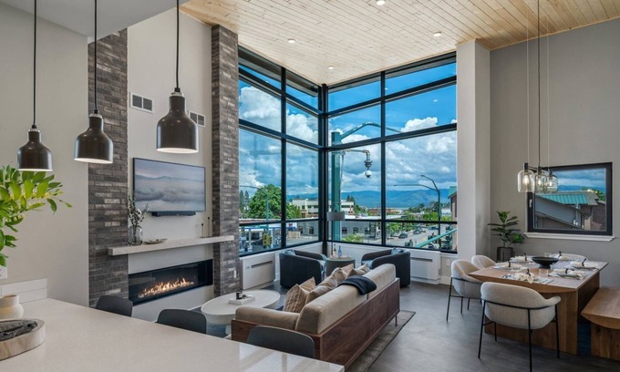 Sandpoint Condominio | Top-floor Condo w/ Rooftop Hot Tub in Downtown