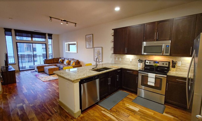 Downtown Houston Apartamento | Top Floor Downtown 1x1 Just Feet From Metrorail