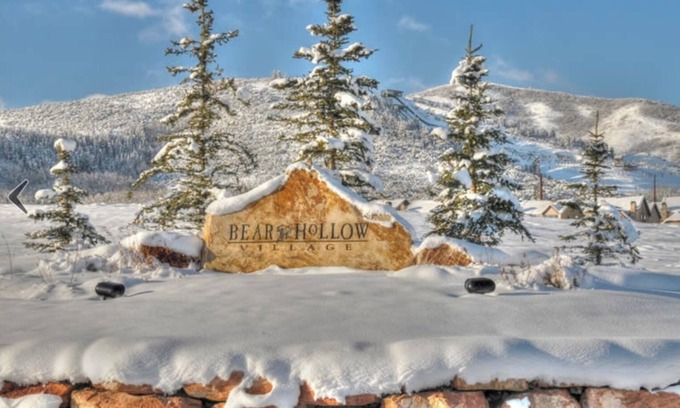 Bear Hollow Village Condominio | Top floor family friendly condo in prestigious Bear Hollow Village