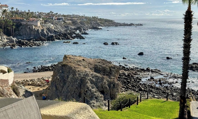 Cabo Bello Condominio | Top Floor Large 2 Bedroom Ocean/Beach Views Vaulted Ceiling Lots of Windows