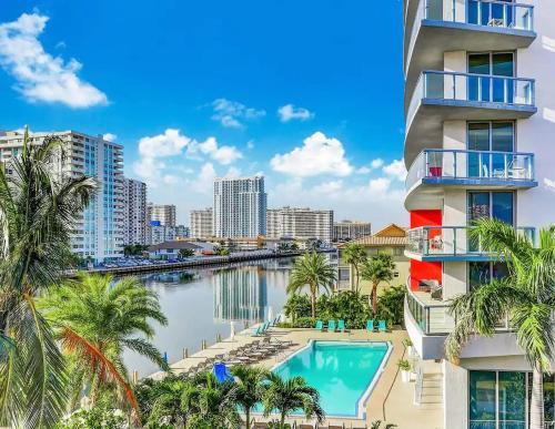 Hallandale Beach Apartamento | Top Floor Luxury Penthouse with Private Roof Deck