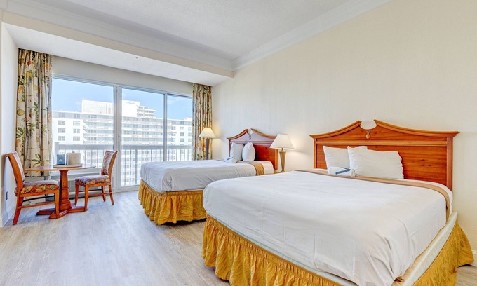 Ortona Park Hotel | Top-floor oceanfront getaway with gym & high-speed WiFi