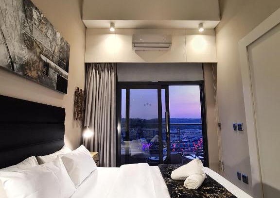 Menlyn Apartamento | Top Floor Penthouse - Overlooking Times Square Casino