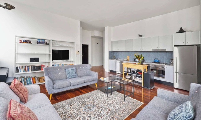Surry Hills Apartamento | Top Floor Warehouse Haven in Surry Hills Sydney