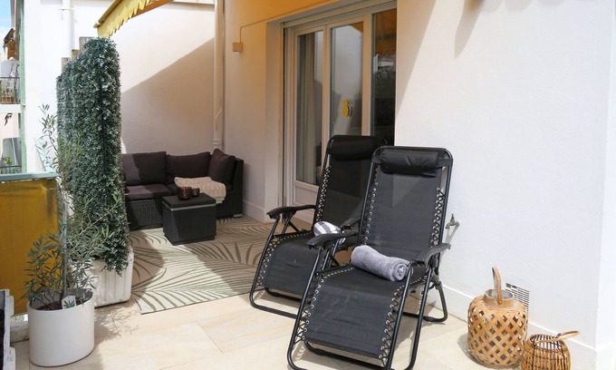 Gambetta Apartamento | Top floor with a large, lovely terrace and a balcony. Two bedrooms.