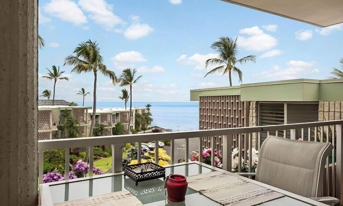 Kailua-Kona Condominio | Al'i Villas 324 | Ático con vista al mar | Ubicación conveniente | A partir de $ 99 / noche