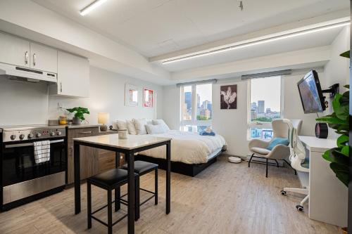 Quartier des Spectacles Apartamento | Top Location - Cozy & Bright MTL studio near metro