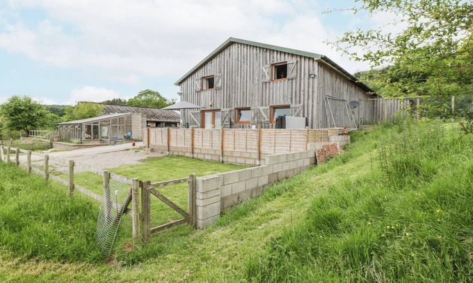 St. Brides Netherwent Casa | TOP LODGE, pet friendly, character holiday cottage in Penhow