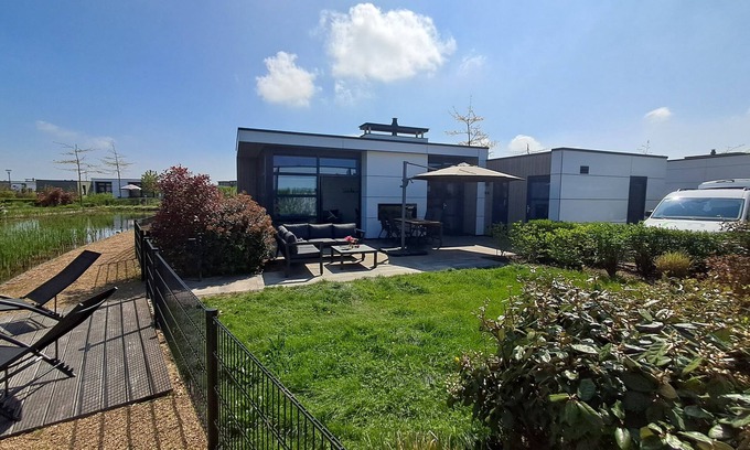 Olburgen Casa | Top modern chalet 'Land in sight' with large garden on the IJssel