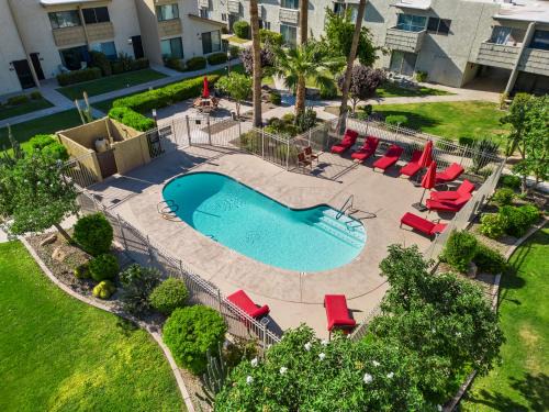 South Scottsdale Casa | Top-notch 2br Spacious Condo With Shared Pool