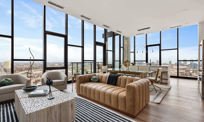 River West Apartamento | Luxury Penthouse: 3BR, Prime Location
