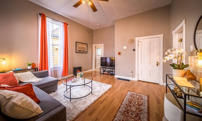 Vallejo Apartamento | ~ Top of St. Vincent Hill ~ Walk to Farmers Market, SF Ferry, & Transit Hub ~