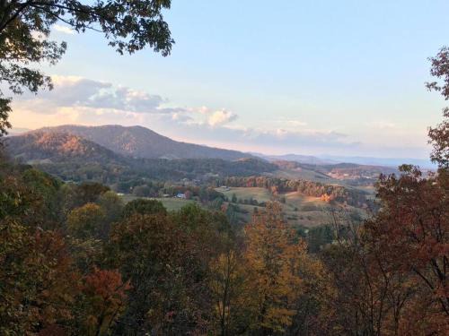 Leicester Casa | Top of the Line Asheville Mountain Cabin