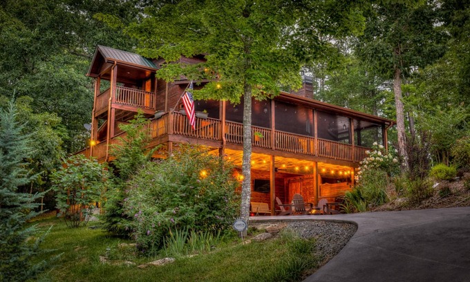 Mineral Bluff Cabina | Top of The Woods by Escape to Blue Ridge