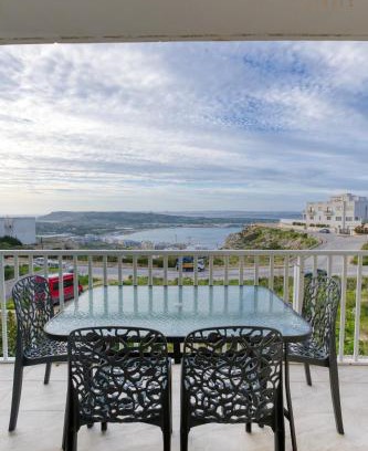 Mellieħa Heights Apartamento | Top of the world 2BR home with spectacular views by 360 Estates