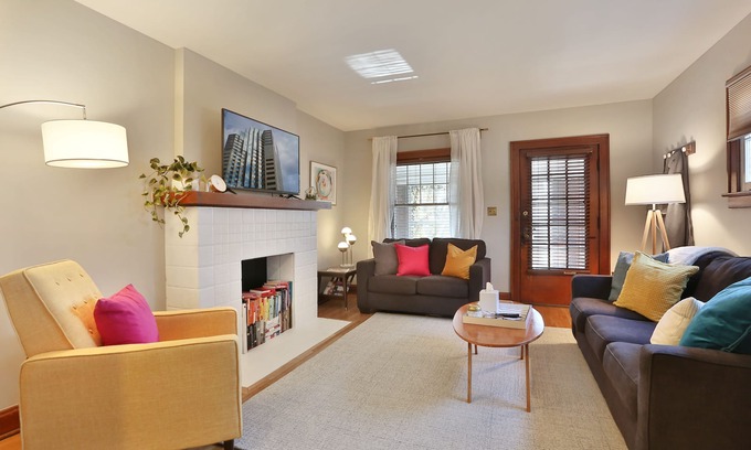Clintonville Casa | Mejor valorados Clintonville Home w / 24Hr. Gimnasio - Cerca de TODO!
