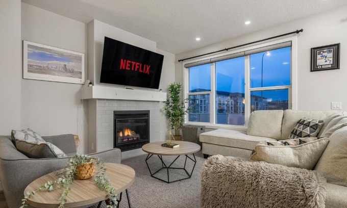 Sage Hill Casa | Top Rated Designer Home with Free Banff Access, Netflix, Kids Play Area, Sleeps 8