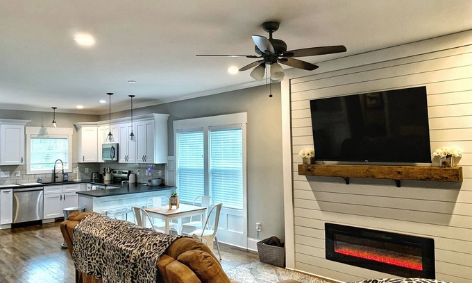 Sans Souci Casa | *Top Rated Dog Friendly Home in GVL* - Welcome to The Mountain Schnauzer!