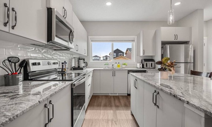 Airdrie Casa | Top Rated Home (3%) » Large 4BR House » BBQ Grill