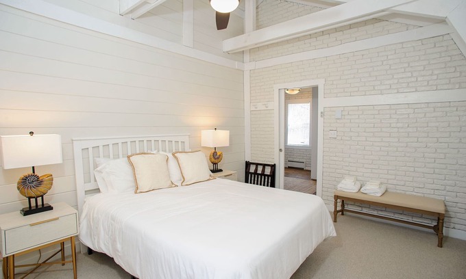 West Tisbury Casa | Top-Rated Vineyard Retreat: Hot Tub + Private Lambert’s Cove Beach Access!