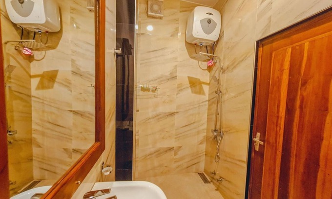 Nuwara Eliya Apartamento | TOP RICH HOTEL- Family Room, Lake View #2