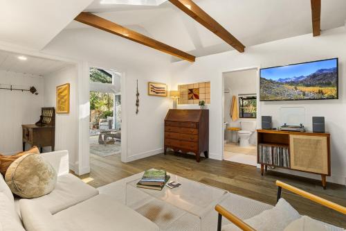Topanga Casa | Topanga Garden Paradise 1BR 1BA in the Heart of PO Tract
