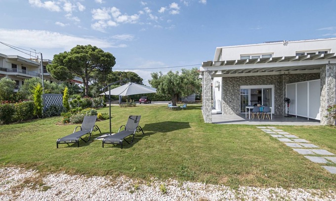 Gerakini Casa | Topos Maisonette Left by RentalsPro