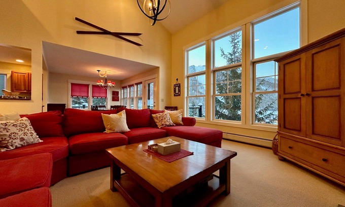Central Vermont- Killington Condominio | Topridge Style 3BR/4BA with Hot Tub, Ski On Ski Off, Mountain Views and Discounted Ski Rentals