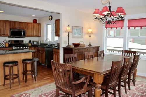 Central Vermont- Killington Casa | Topridge Townhome 3BR, 4BA with Hot Tub, Ski On Ski Off, Mountain Views and Sports Center