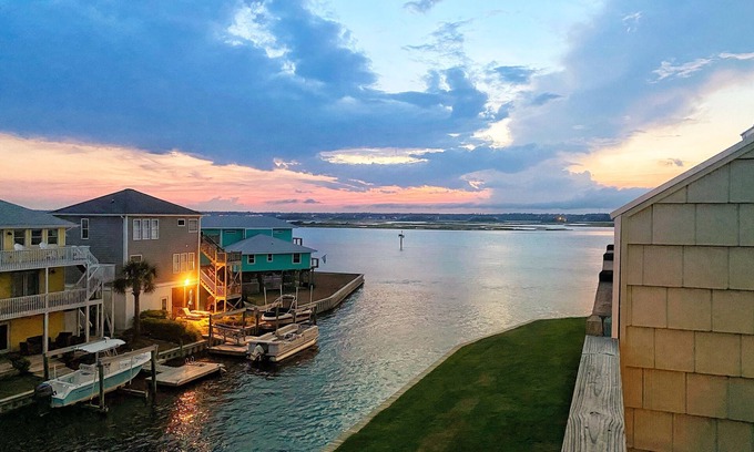 Topsail Beach Casa | Topsail Beach! Have it all! Beach, Sound, Pool, Docks!