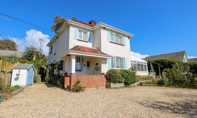 Freshwater Casa | TOPSAILS, pet friendly, character holiday cottage in Totland Bay