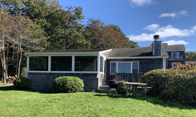 Menemsha Cabaña | Topside Cottage with private beach access!