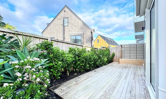 Torbay Condominio | Torbay Family Oasis 3BR vs Backyard Near Beach