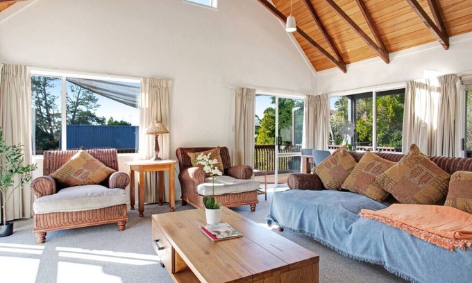 Torbay Casa | Torbay Sun Drenched Villa near Local Beaches