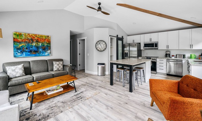 Rapid City Casa | Torch Lake Cottage: Gorgeous Newly Renovated 3BR /w BBQ