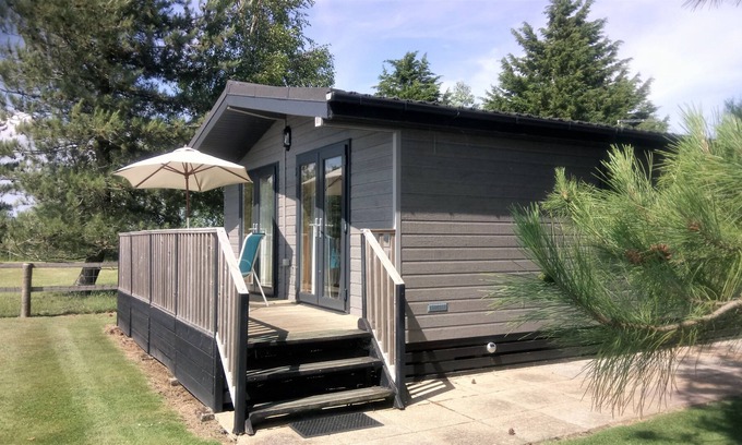 Romney Marsh Casa | Tore Petty Lodge - Romantic luxury lodge with spa bath and private sauna - Rural Kent