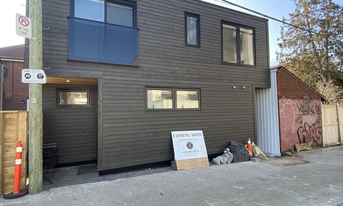 Upper Beaches Casa | Toronto Beaches 2 Bedroom Laneway House