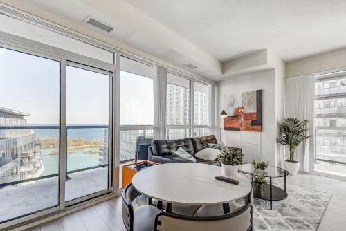 Humber Bay Shores Apartamento | Toronto Condo with Lake Views