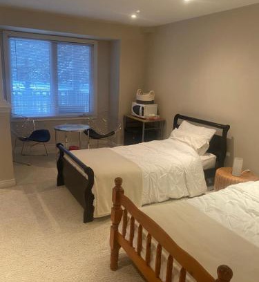 The Beaches Casa | Toronto downtown Woodbine beaches private cozy room
