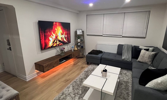 York Apartamento | Toronto Home-Basement Apartment