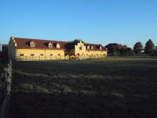 Kiskunfelegyhaza Casa | Torony Lovarda Magánszállás