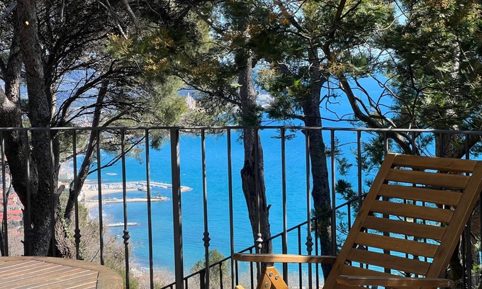 Diano Marina Villa | Torre Alpicella, villa con pinar: mar, sol naturaleza y la relajación!