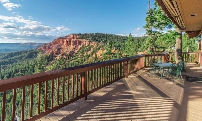Duck Creek Village Casa | Torrey’s Getaway, 2 bed, 2 bath in the heart of Dixie National Forest.