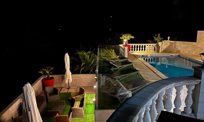 Canyelles Villa | Tossa, villa excepcional, 2 apartamentos piscina privada, vista al mar, aire acondicionado