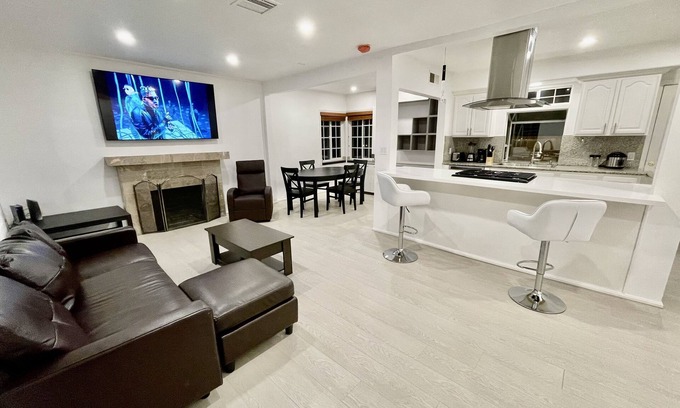Reseda Casa | Total 6 bedrooms 2 full bath 12 beds New Remodeled