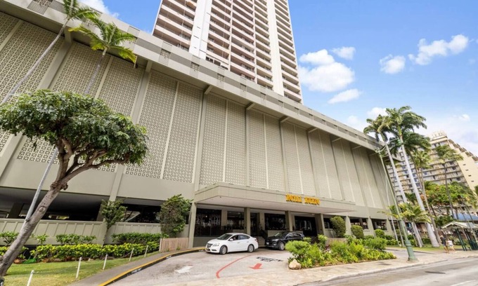 McCully - Moiliili Condominio | Total of 2 bedrooms at Royal Kuhio, Sleeps 8, with AC. Two units, same floor,