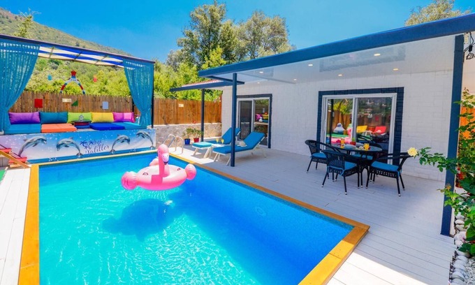 Uzumlu Casa | Villa de luna de miel totalmente privada con piscina aislada en un entorno de pueblo tranquilo.