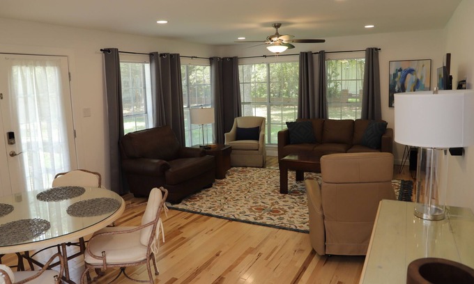 Bastrop Casa | Totally Remodeled 3/2 Home - Historic Downtown