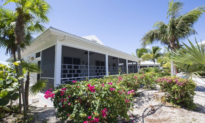 Grace Bay Villa | Villa de 3 dormitorios totalmente renovada y espaciosa en el corazón de Grace Bay